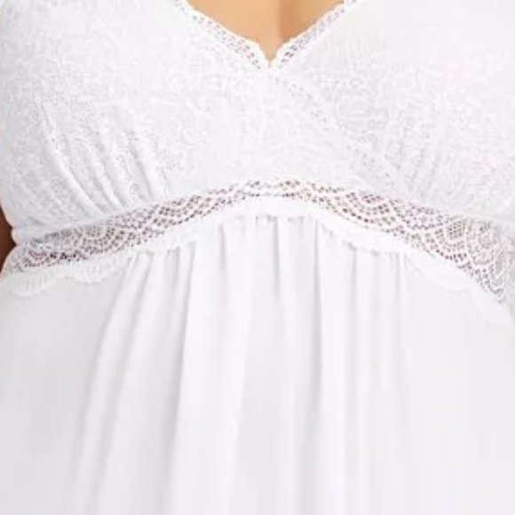 PLUS PrettyLace Chemise Nightgown - Picture 5 of 6